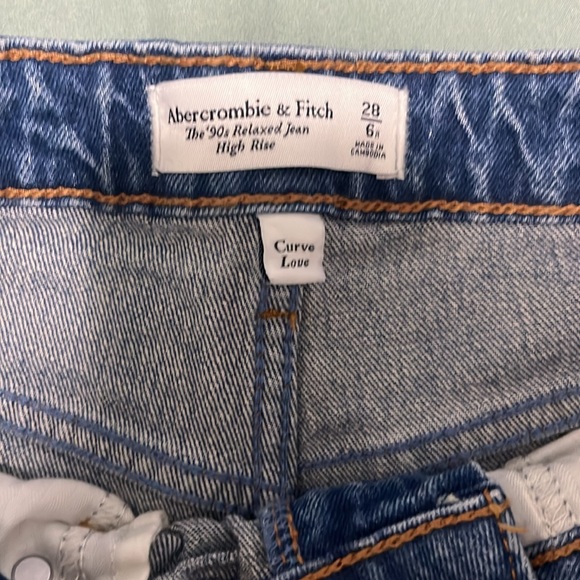 NWT Curve Love High Rise 90s Relaxed Jean - Picture 4 of 5